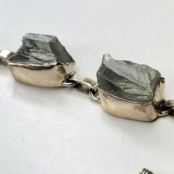 Green Amethyst Tone Gemstone Fashion Bracelet - Picture 6 of 11